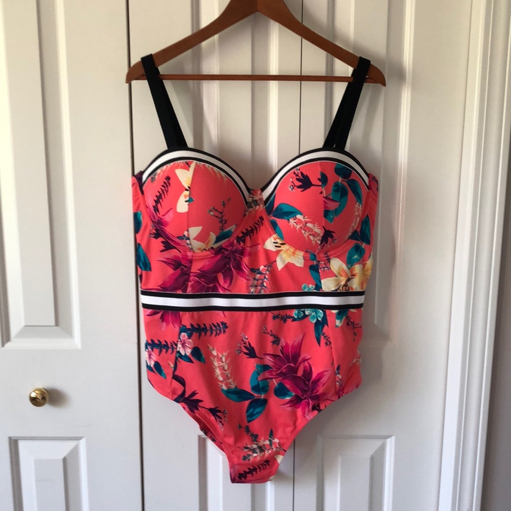 NWOT 1X one piece swimsuit